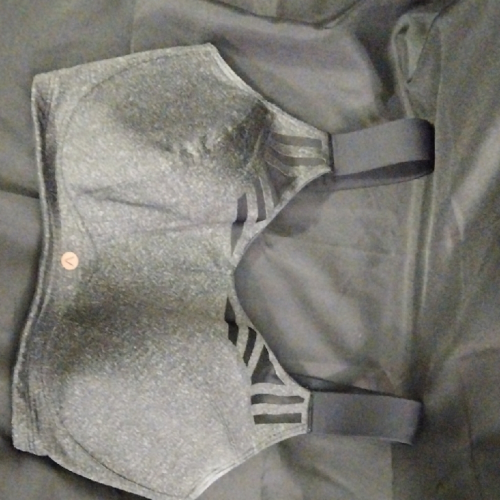 Livi High Impact Sports Bra